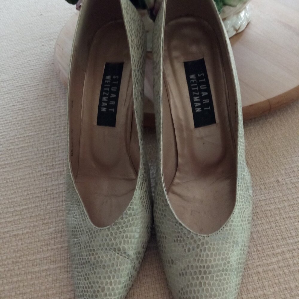 Beige/cream mid heel leather textured shoe